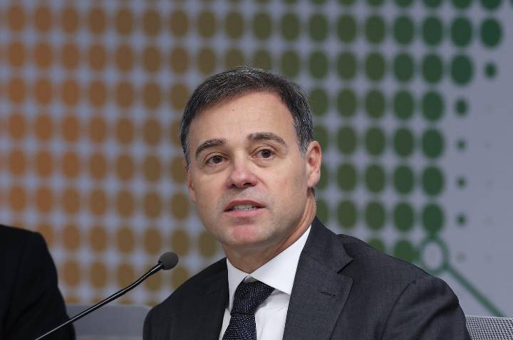 Mendonça afasta diretor-geral da PF e cita “1984” ao criticar relatórios de inteligência