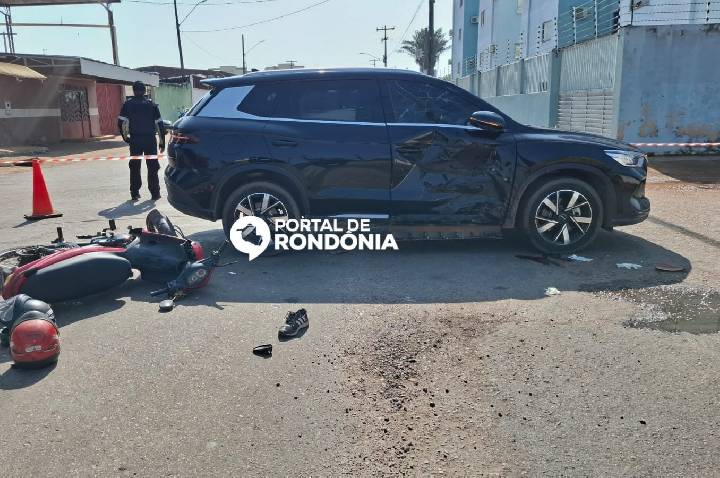 Motociclista fica em estado grave após ser atingido por carro elétrico na zona norte