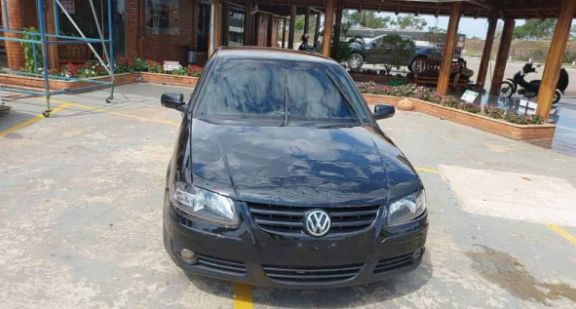 Homem abastece carro furtado, é amarrado por populares e preso em Vilhena