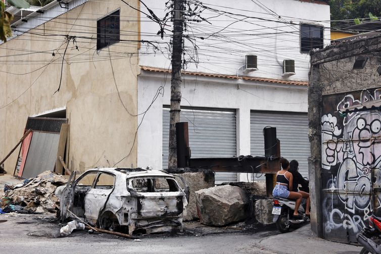 Estudo mostra que 4 milhões de pessoas estão sob domínio armado no Rio