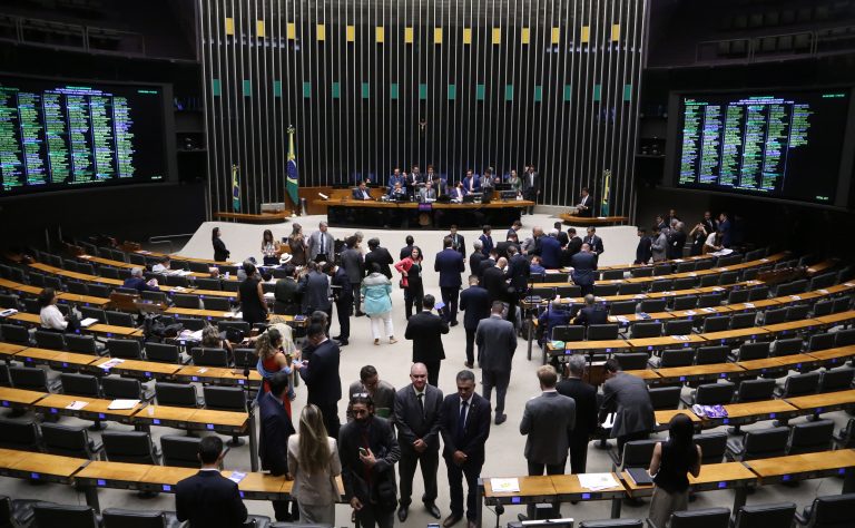 Câmara aprova projeto que cria protocolo de atendimento a vítimas de estupro