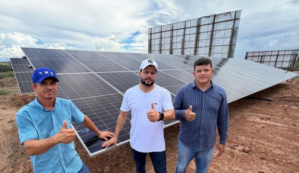 Deputado Edevaldo Neves viabiliza entrega de placas solares para associação em Vilhena
