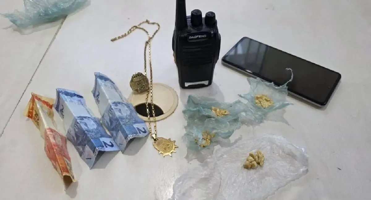 Adolescente ligado a facção é apreendido com drogas e rádio comunicador em RO