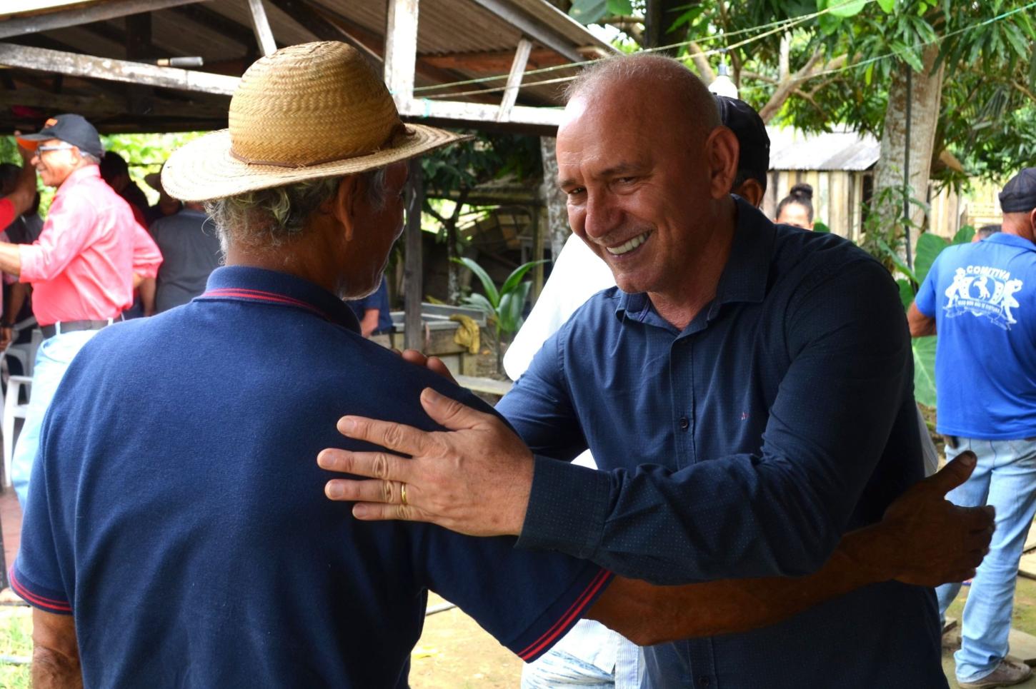 Deputado Ezequiel Neiva garante adubo orgânico para fortalecer agricultura familiar em Cerejeiras