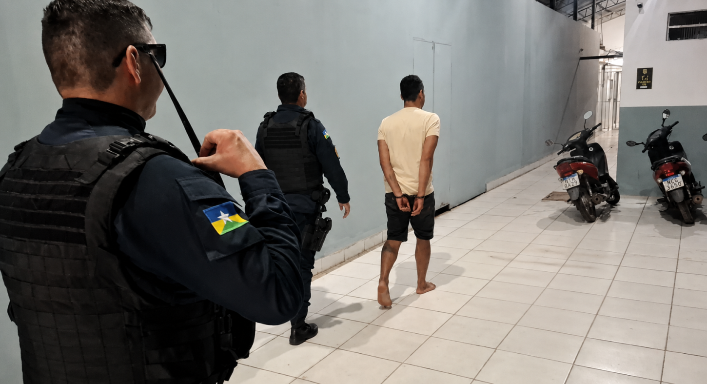 Homem é preso com maconha pela Polícia Militar na zona Leste