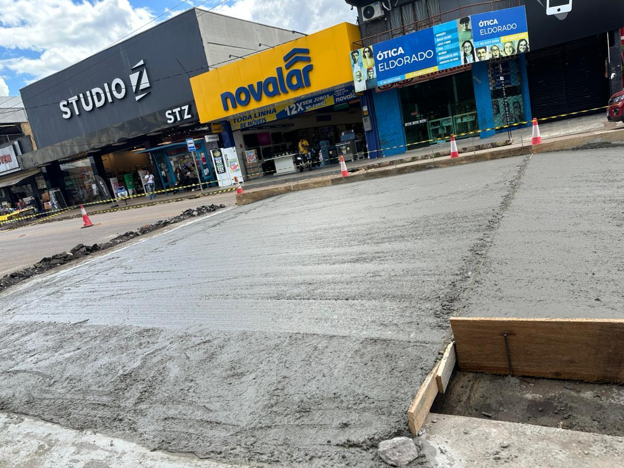 Mais segurança para moradores do Caladinho: faixa elevada é implantada na Avenida Jatuarana
