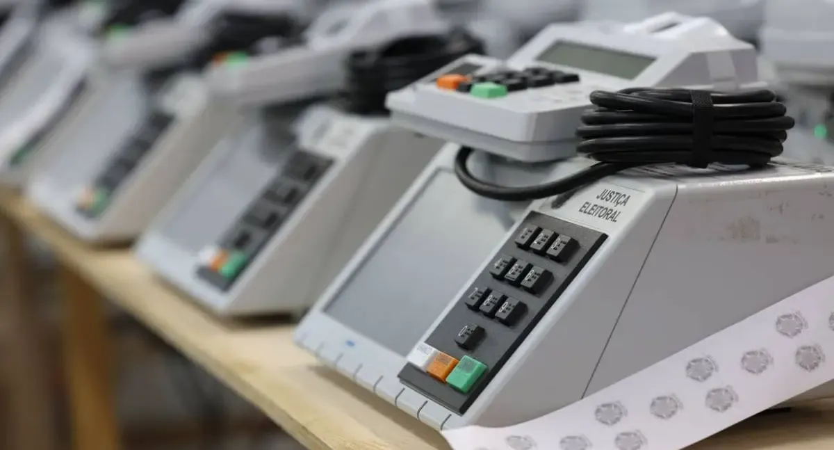 TSE cria comissão para fiscalizar inteligência artificial nas eleições