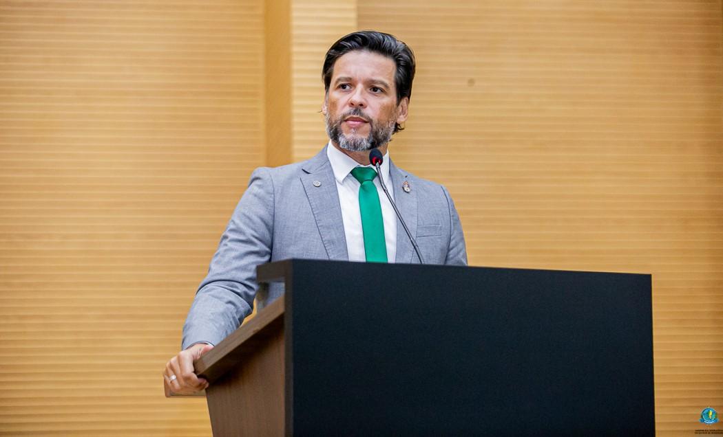 Delegado Camargo vota pela derrubada de veto a projeto que previa kits de higiene para mulheres vulneráveis