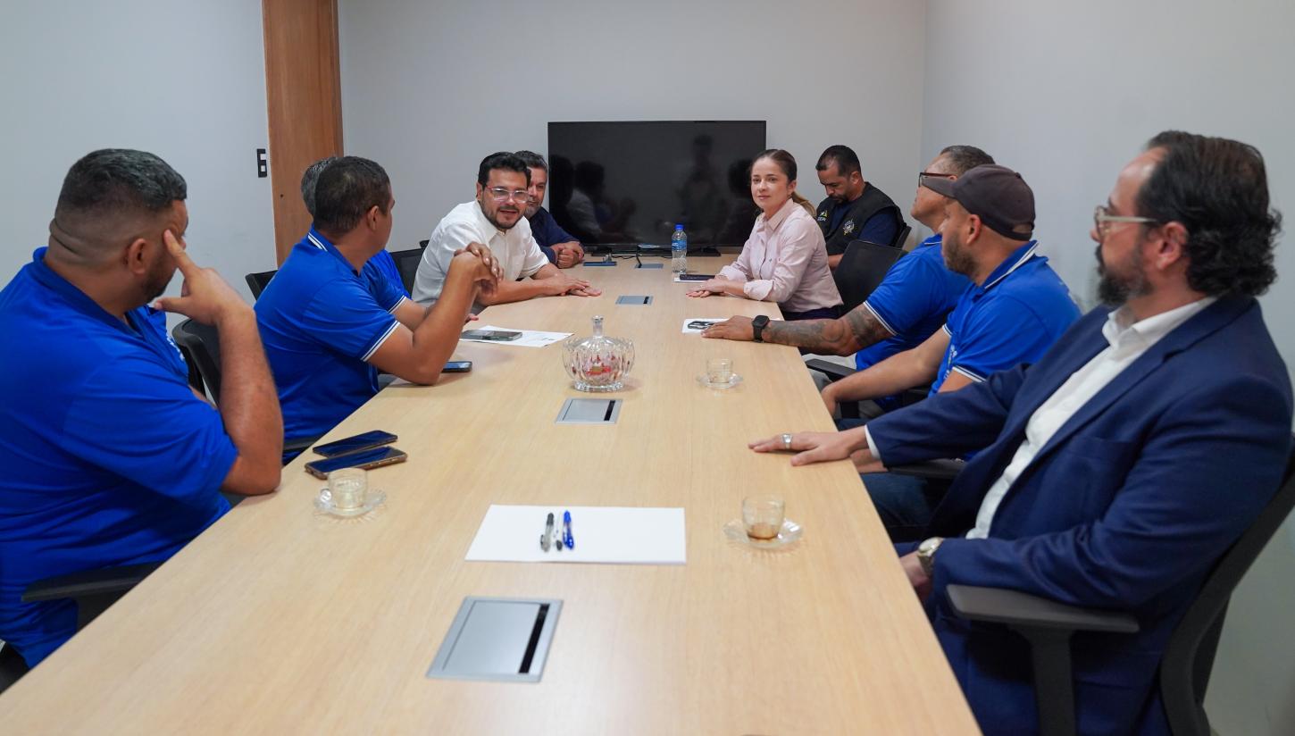 Deputado Marcelo Cruz participa de reunião na AGERO para discutir demandas dos taxistas de Rondônia