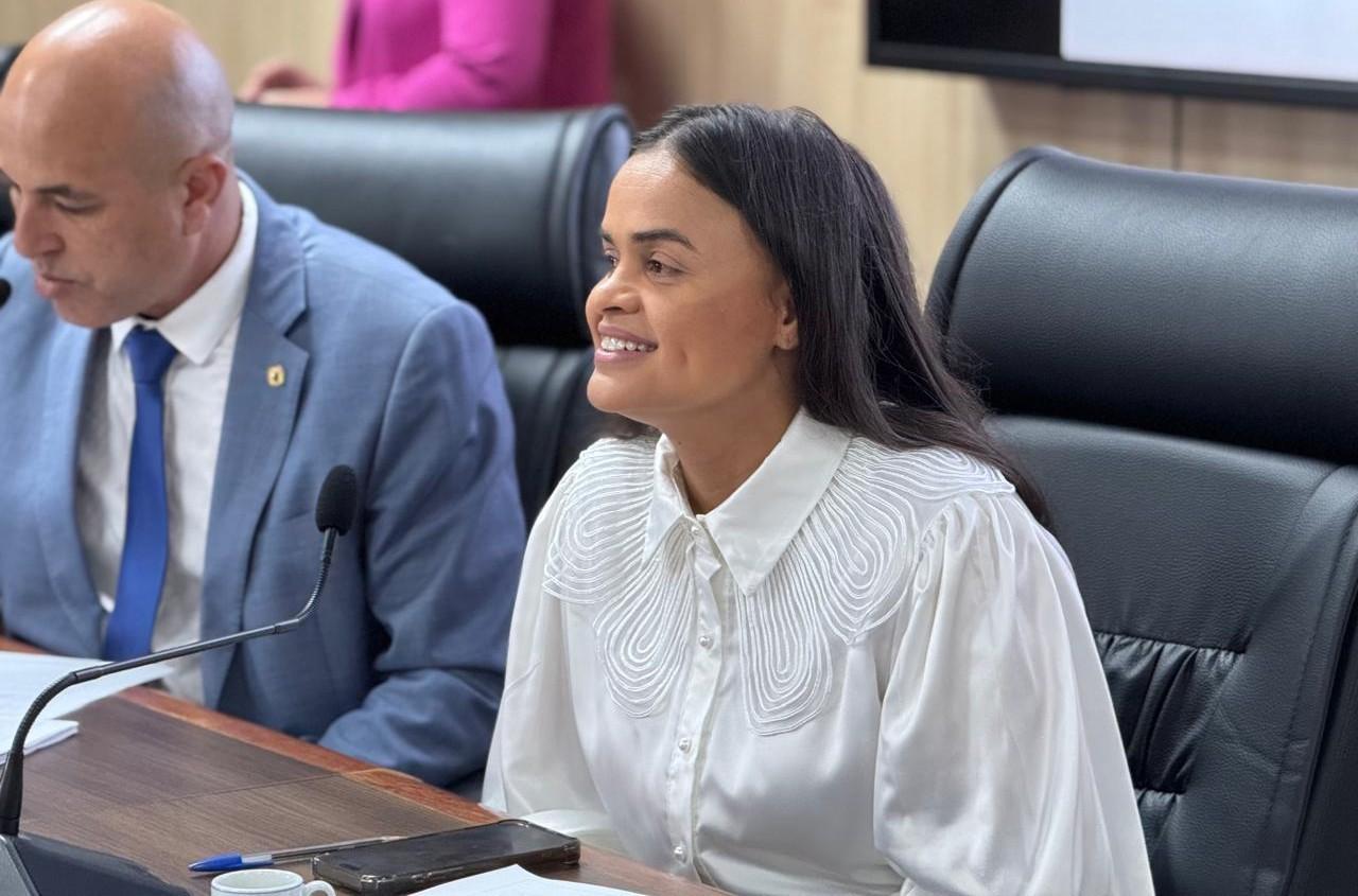 Dra. Taíssa participa da entrega de 35 mesas de inox para feirantes de Guajará-Mirim
