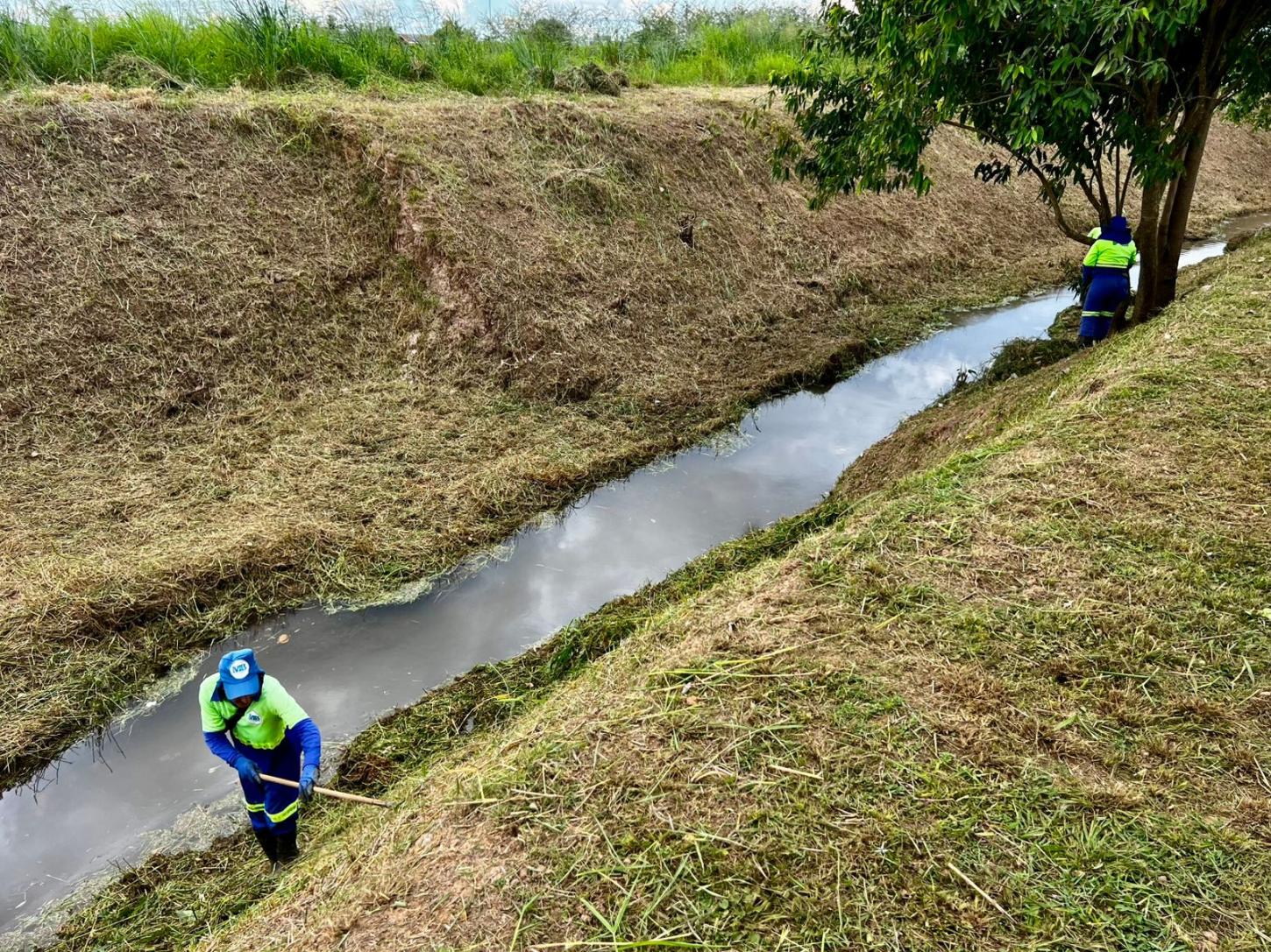 Limpeza do Canal dos Tanques retira mais de 27 toneladas de resíduos e reforça prevenção para o período chuvoso