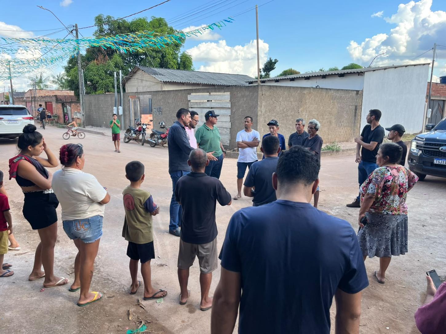 Márcio Pacele acompanha demandas do bairro Rosalina de Carvalho e destina mais recursos para obras de drenagem