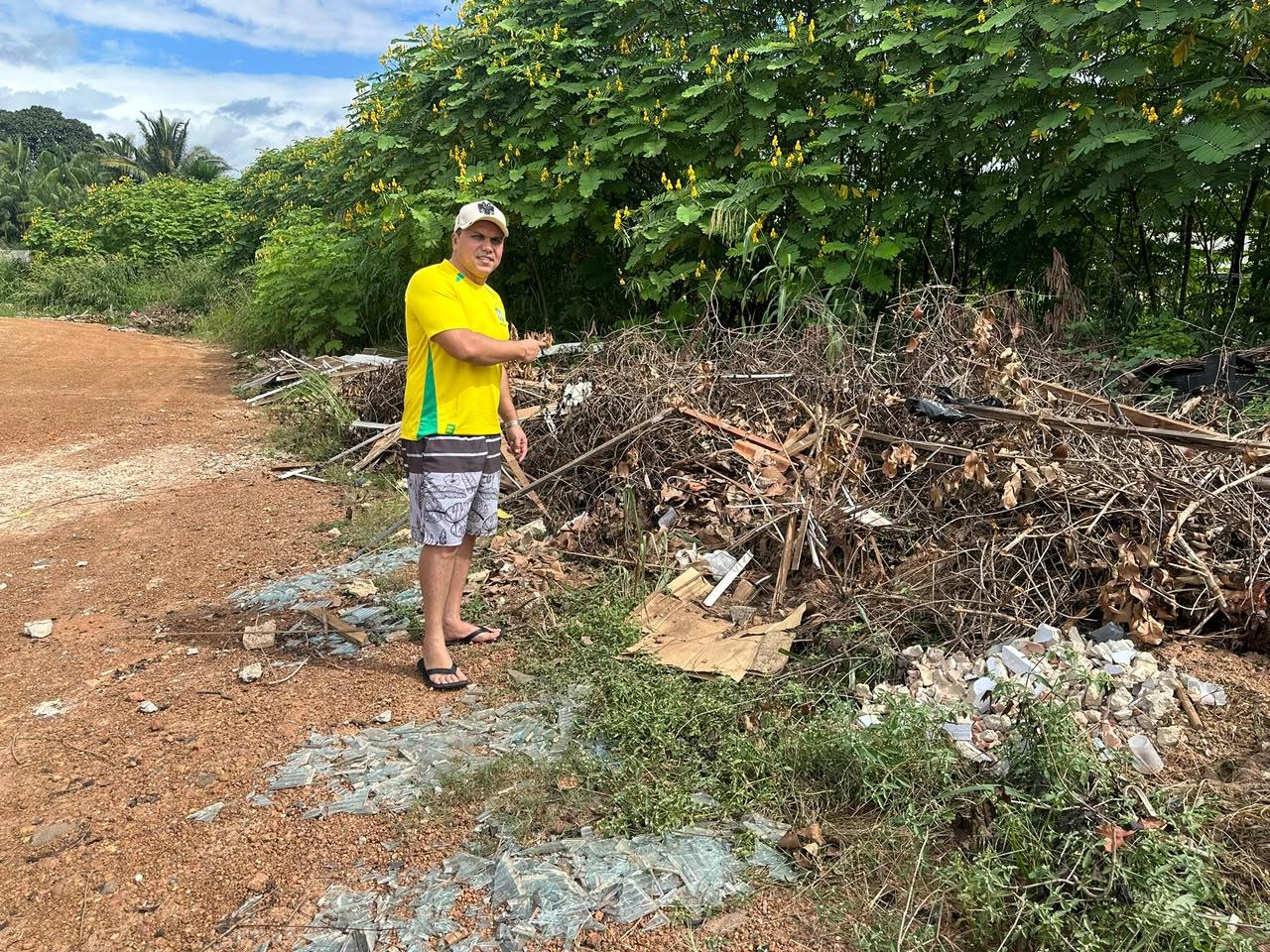 Mutirão de limpeza é realizado no Bairro Aeroclube após solicitação do vereador Edimilson Dourado