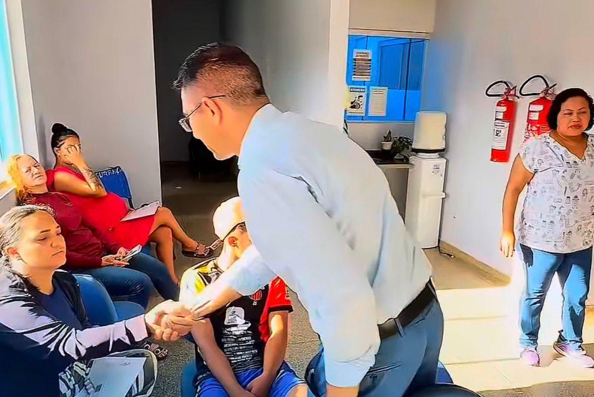 Pedro Geovar fiscaliza Unidade Renato Medeiros e acompanha atendimento à população
