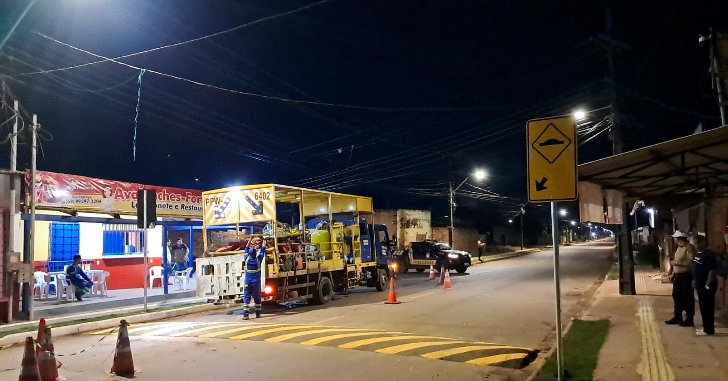 Prefeitura reforça segurança viária com instalação de lombadas na Rua Capão da Canoa