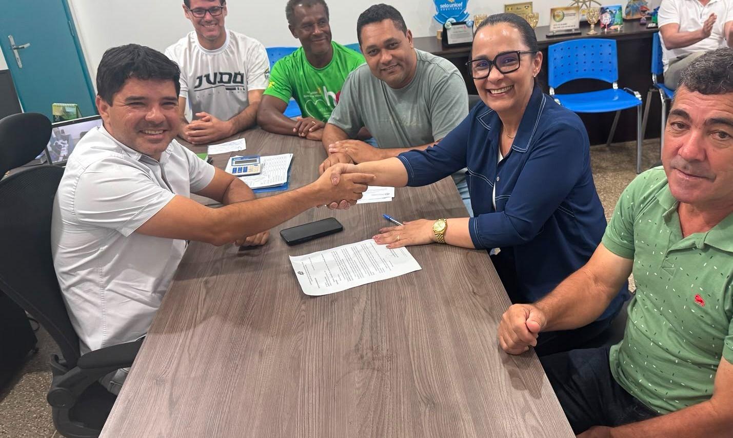Rosangela Donadon disponibiliza R$ 450 mil em recursos para APAE, Saúde e Esporte e prefeito expressa gratidão