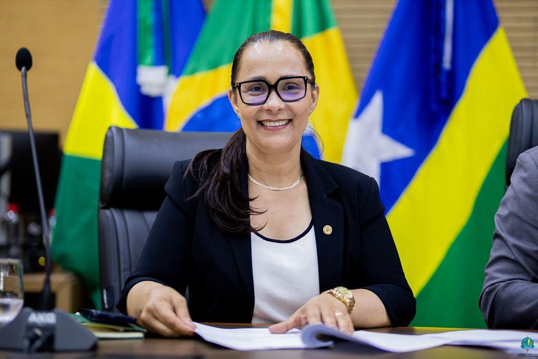 Rosangela Donadon solicita operação tapa-buracos entre a Linha 3 e Cabixi para garantir mais segurança aos motoristas